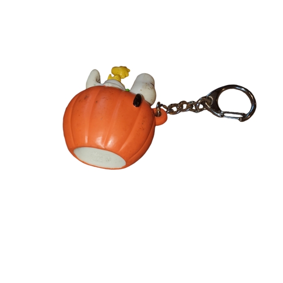 Vintage Snoopy Halloween keychain - Picture 2 of 2
